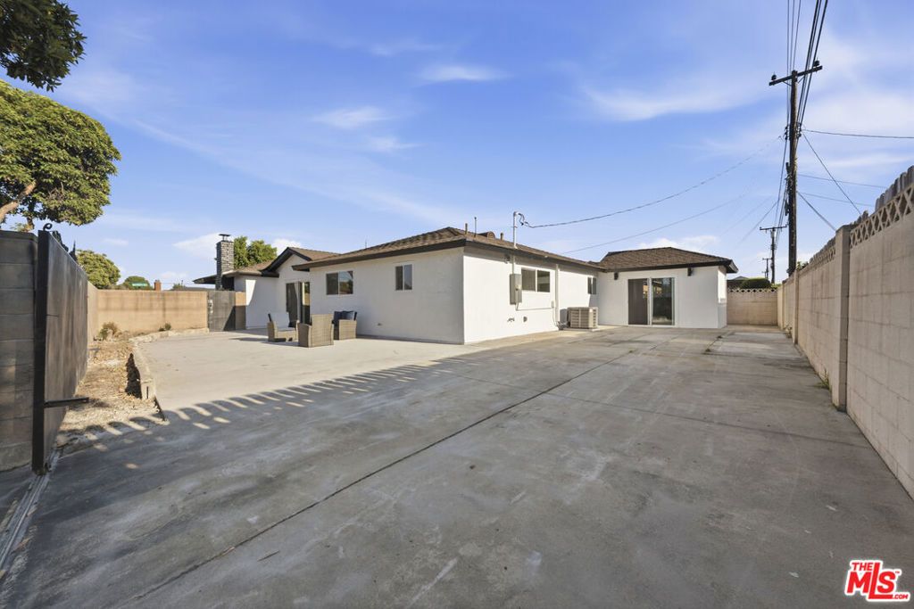 Image 57 of property listing at 19203 Galway Avenue, Carson, CA 90746