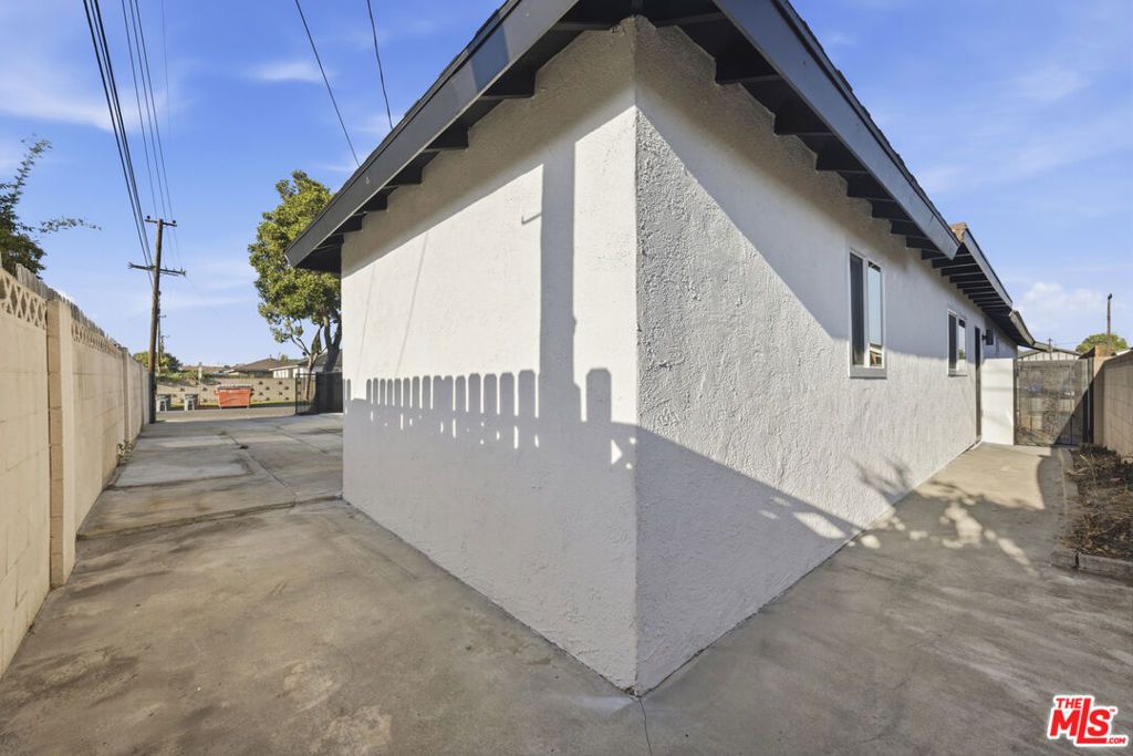 Image 58 of property listing at 19203 Galway Avenue, Carson, CA 90746