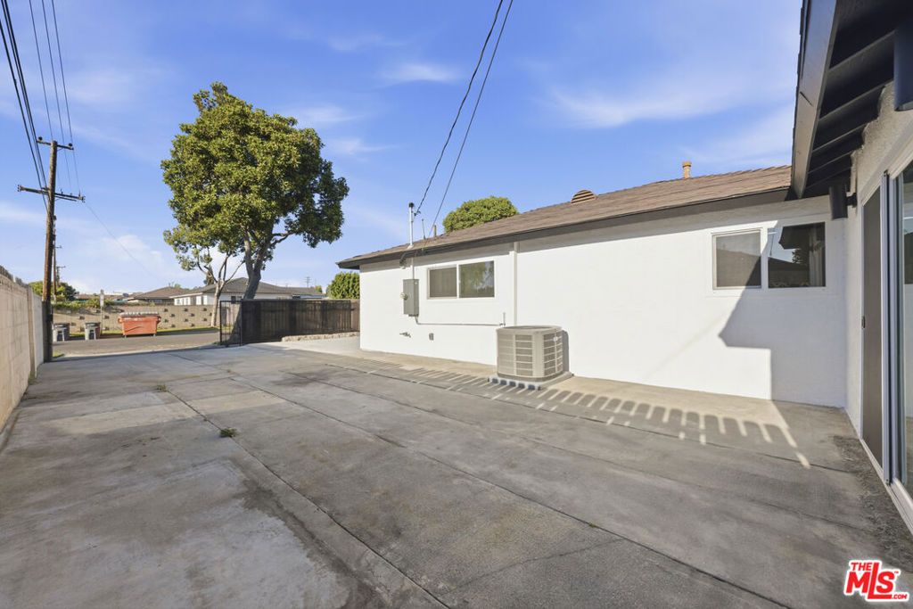 Image 59 of property listing at 19203 Galway Avenue, Carson, CA 90746