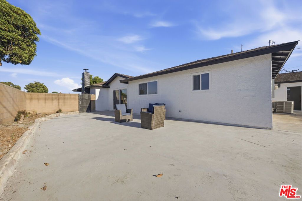 Image 61 of property listing at 19203 Galway Avenue, Carson, CA 90746