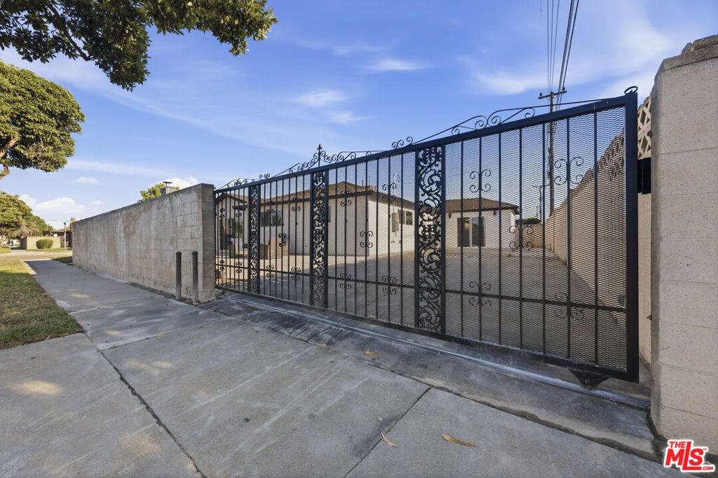 Image 63 of property listing at 19203 Galway Avenue, Carson, CA 90746