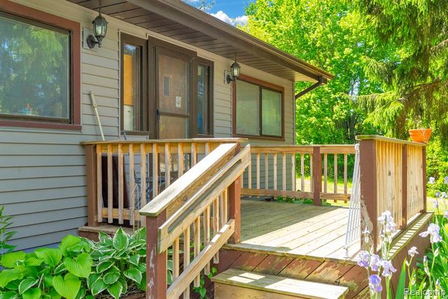 4207 Pine Grove Avenue, Fort Gratiot, MI 48059
