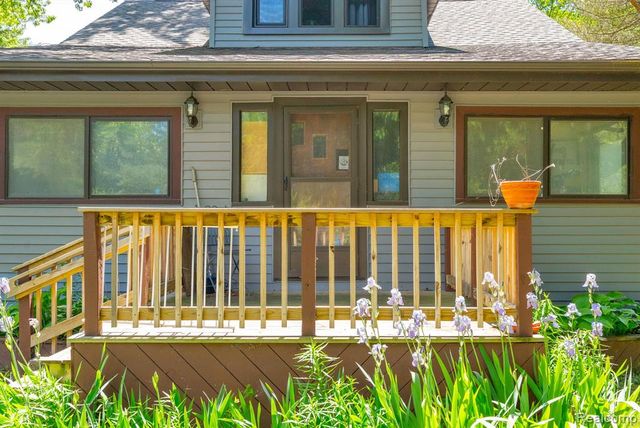 4207 Pine Grove Avenue, Fort Gratiot, MI 48059