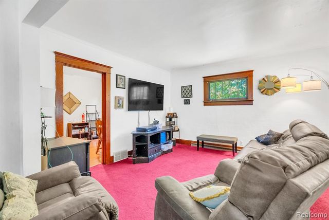 4207 Pine Grove Avenue, Fort Gratiot, MI 48059