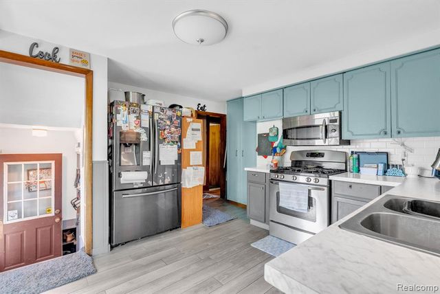 4207 Pine Grove Avenue, Fort Gratiot, MI 48059