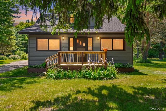4207 Pine Grove Avenue, Fort Gratiot, MI 48059