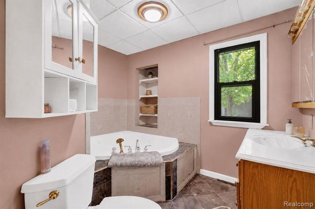 4207 Pine Grove Avenue, Fort Gratiot, MI 48059