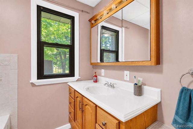 4207 Pine Grove Avenue, Fort Gratiot, MI 48059
