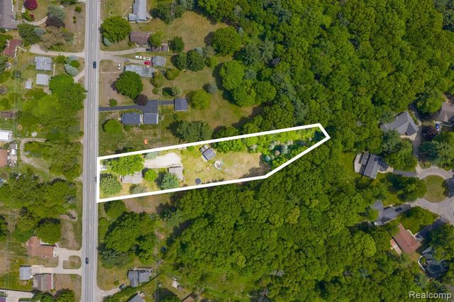 4207 Pine Grove Avenue, Fort Gratiot, MI 48059