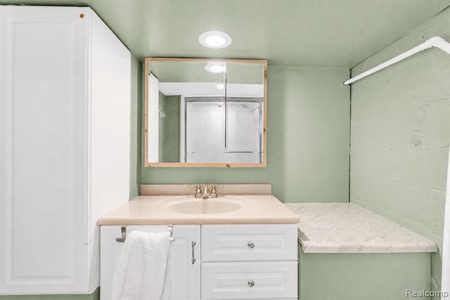 4207 Pine Grove Avenue, Fort Gratiot, MI 48059