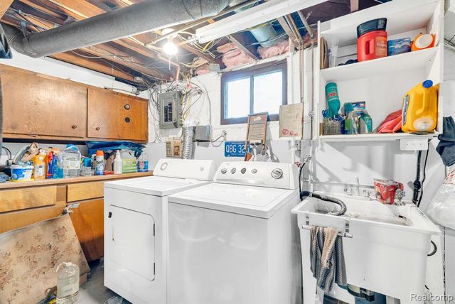 4207 Pine Grove Avenue, Fort Gratiot, MI 48059