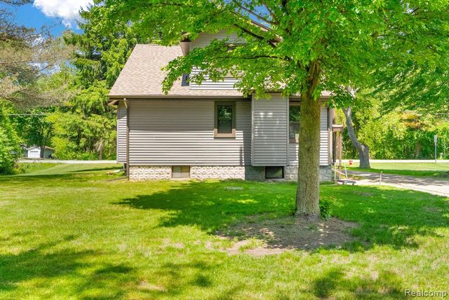 4207 Pine Grove Avenue, Fort Gratiot, MI 48059