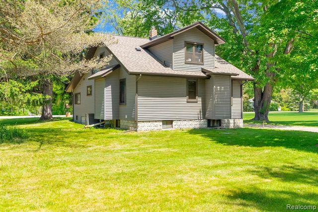 4207 Pine Grove Avenue, Fort Gratiot, MI 48059