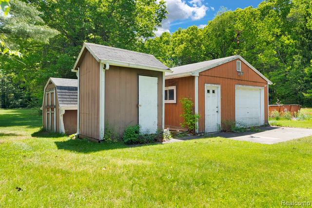 4207 Pine Grove Avenue, Fort Gratiot, MI 48059