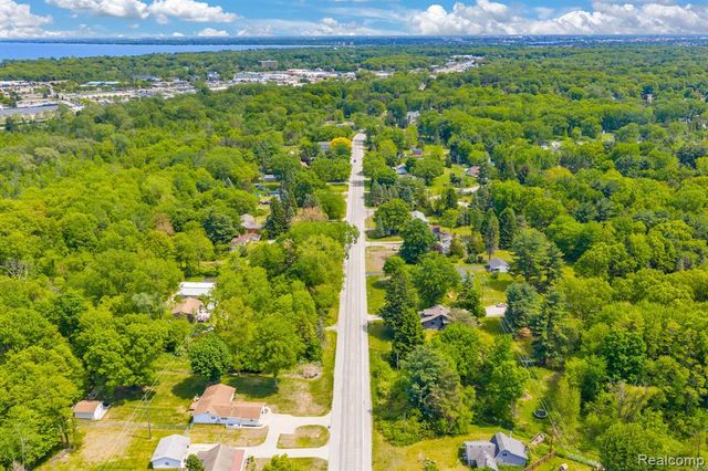 4207 Pine Grove Avenue, Fort Gratiot, MI 48059
