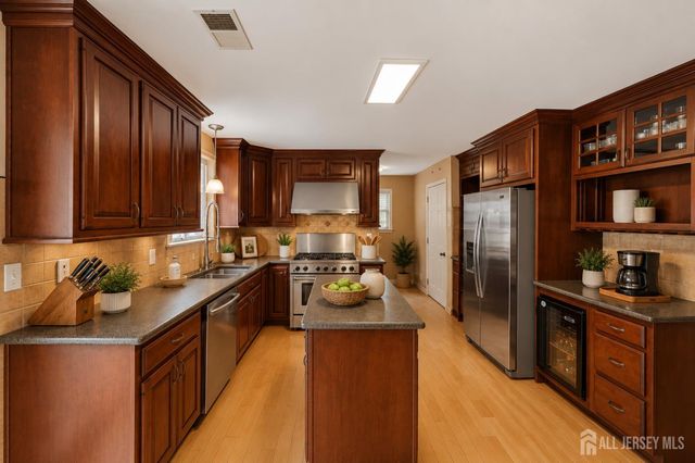 73 Nystrom Trail, Old Bridge, NJ 07747
