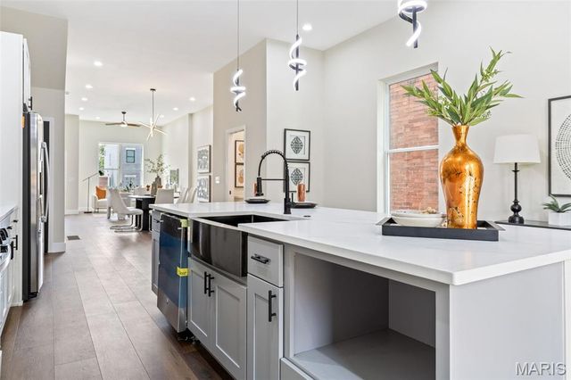 4209 Norfolk Avenue, St Louis, MO 63110