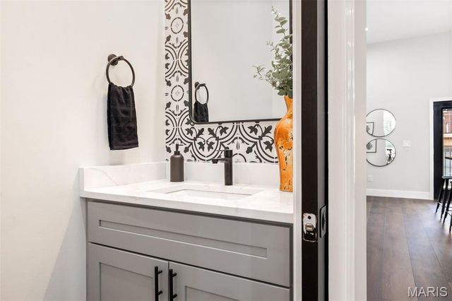 4209 Norfolk Avenue, St Louis, MO 63110