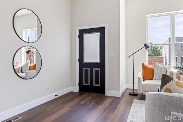 4209 Norfolk Avenue, St Louis, MO 63110