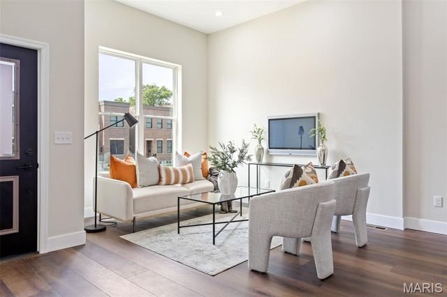 4209 Norfolk Avenue, St Louis, MO 63110