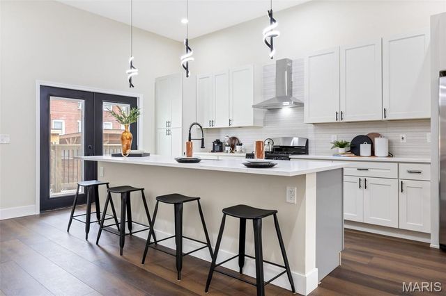 4209 Norfolk Avenue, St Louis, MO 63110