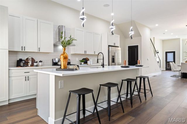 4209 Norfolk Avenue, St Louis, MO 63110