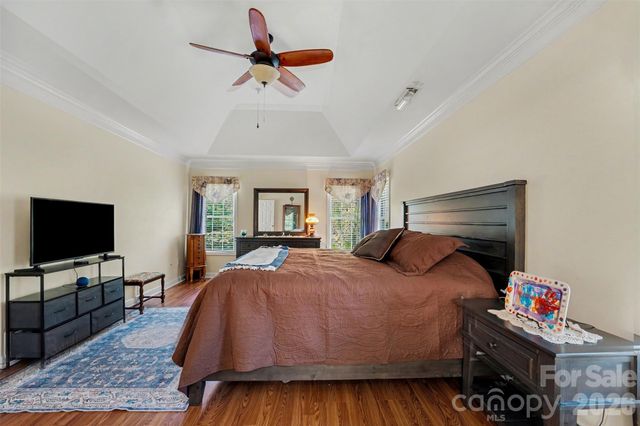 4858 Elmhurst Drive NE, Hickory, NC 28601