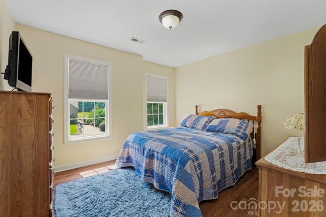 4858 Elmhurst Drive NE, Hickory, NC 28601