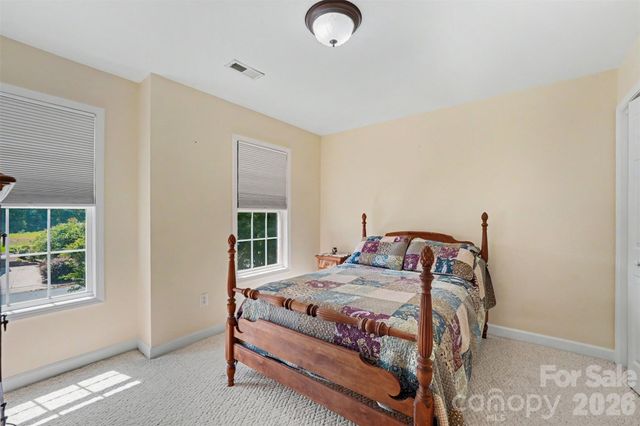 4858 Elmhurst Drive NE, Hickory, NC 28601
