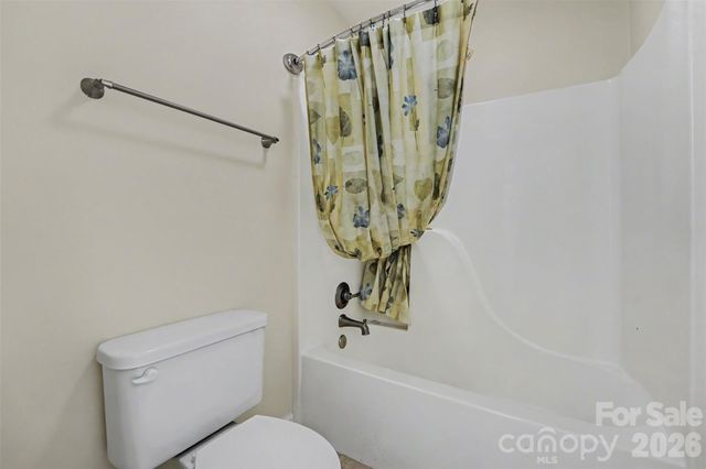 4858 Elmhurst Drive NE, Hickory, NC 28601
