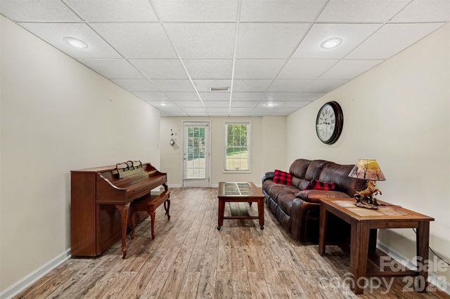 4858 Elmhurst Drive NE, Hickory, NC 28601