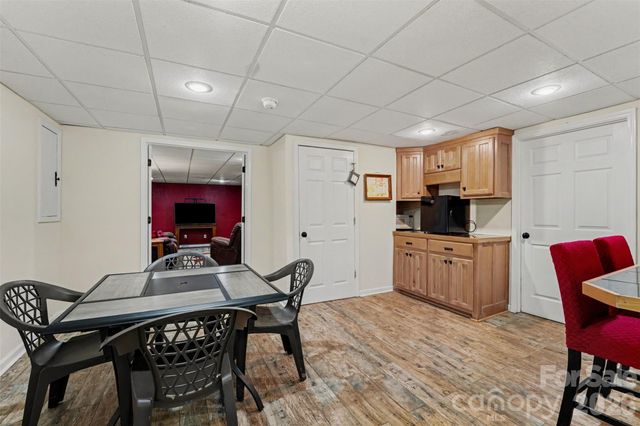 4858 Elmhurst Drive NE, Hickory, NC 28601