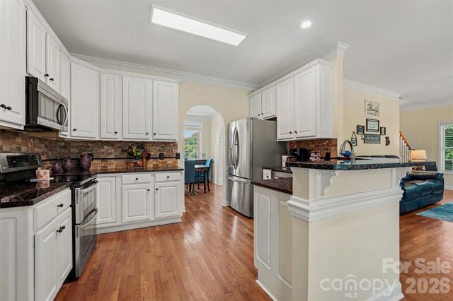 4858 Elmhurst Drive NE, Hickory, NC 28601