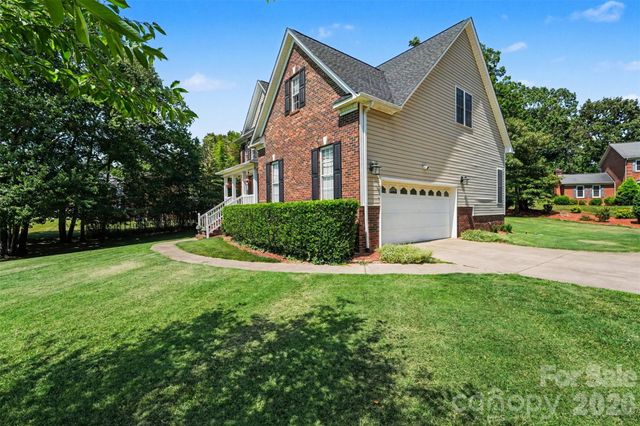 4858 Elmhurst Drive NE, Hickory, NC 28601