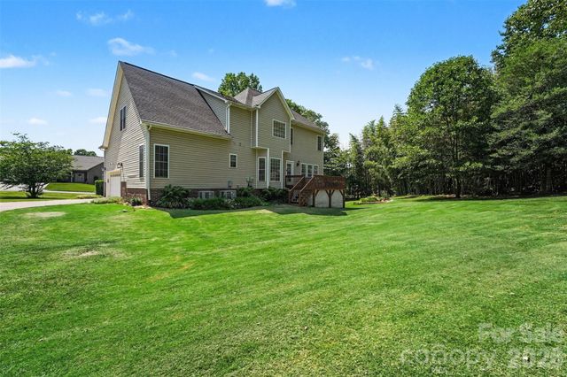 4858 Elmhurst Drive NE, Hickory, NC 28601