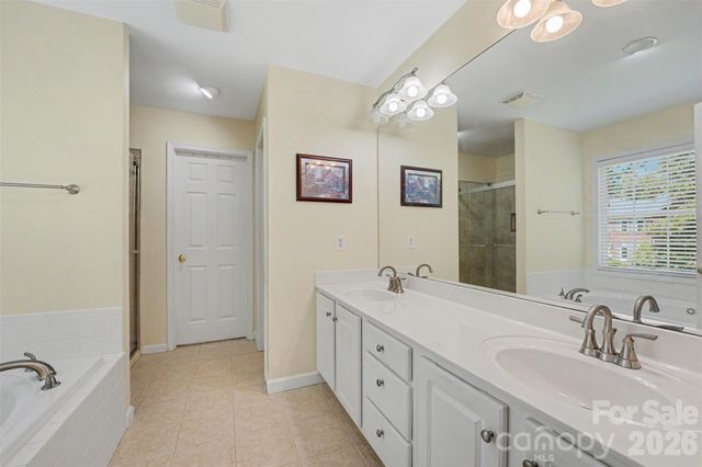 4858 Elmhurst Drive NE, Hickory, NC 28601