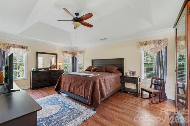 4858 Elmhurst Drive NE, Hickory, NC 28601
