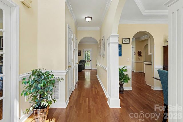 4858 Elmhurst Drive NE, Hickory, NC 28601