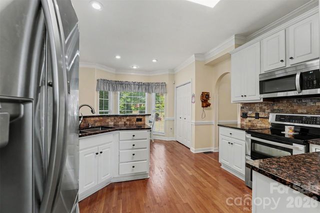 4858 Elmhurst Drive NE, Hickory, NC 28601