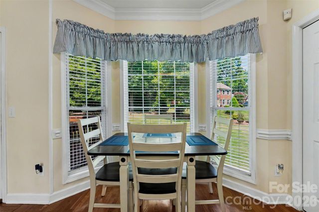 4858 Elmhurst Drive NE, Hickory, NC 28601