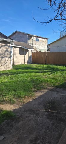 6928 Hershe Street A, Houston, TX 77020