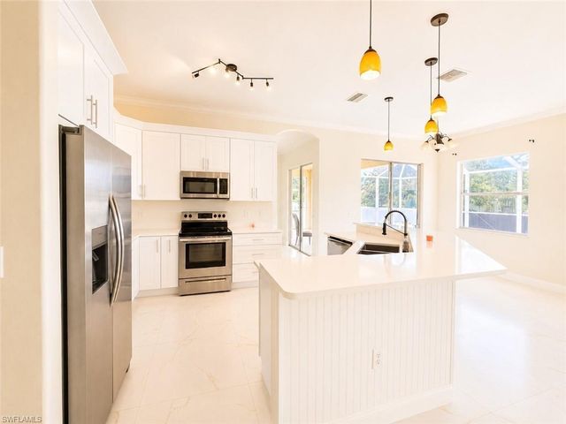 200 NW 7th TER, Cape Coral, FL 33993