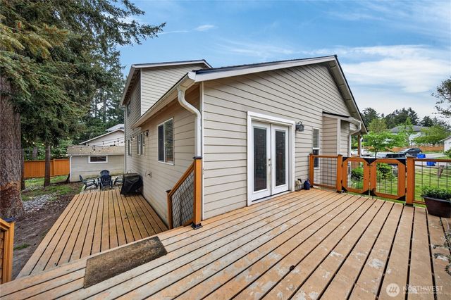 1298 NE Riksen Way, Oak Harbor, WA 98277