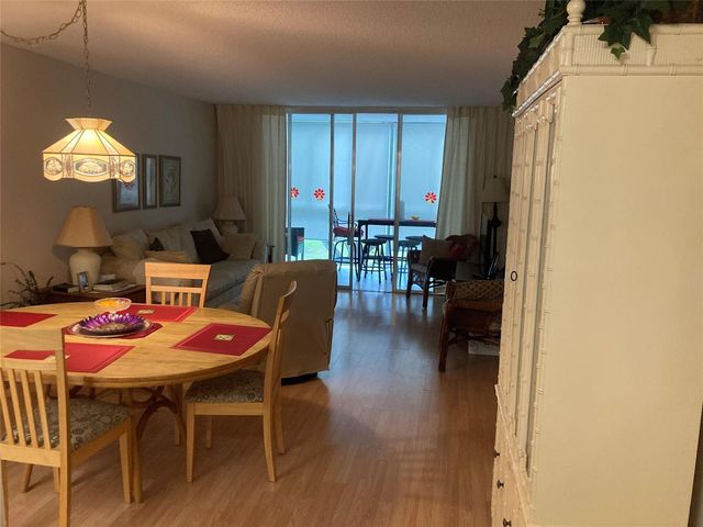2998 NW 48th Terrace 332, Lauderdale Lakes, FL 33313