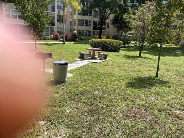 2998 NW 48th Terrace 332, Lauderdale Lakes, FL 33313