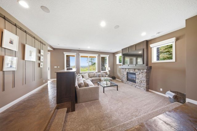 19 Birkmose Park Lane, Hudson, WI 54016