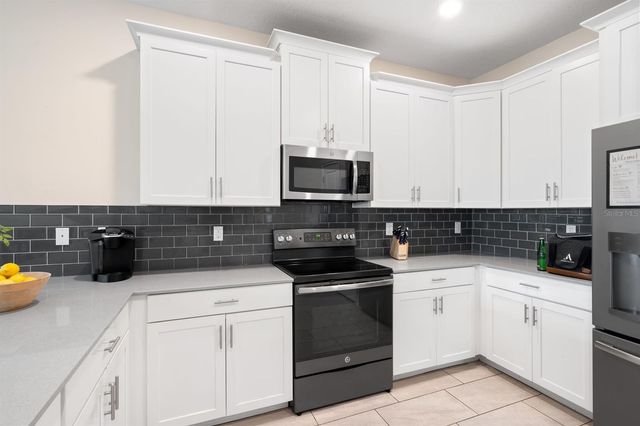 9050 STINGER DRIVE, Davenport, FL 33896