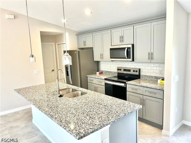 2538 NW 24th PL, Cape Coral, FL 33993
