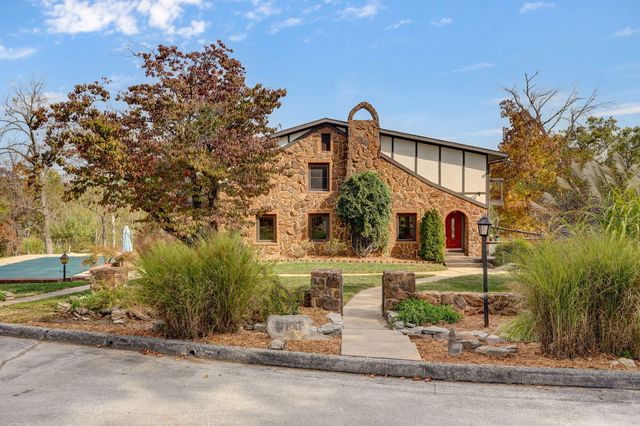 1100 E Robertson Street, Ozark, MO 65721