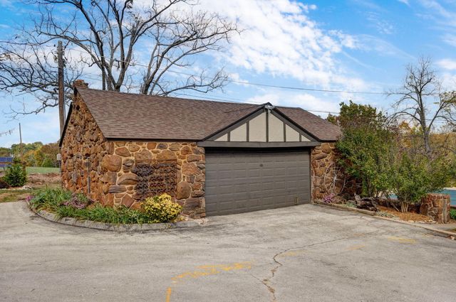 1100 E Robertson Street, Ozark, MO 65721